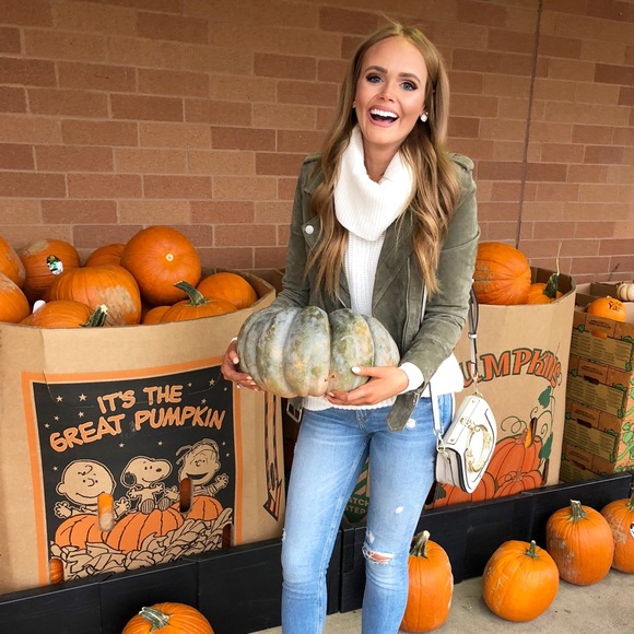 Meet your Posher, Olivia - Picture 6 of 8